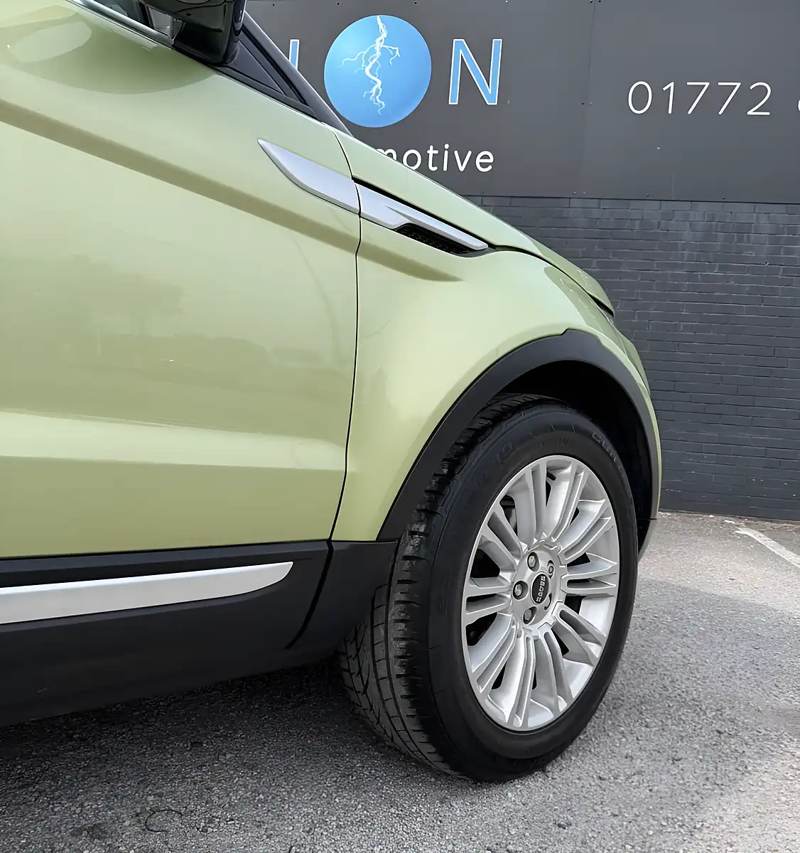 Used 2012 Land Rover Range Rover Evoque Prestige Colima Lime Met. - Interior and Exterior details 11