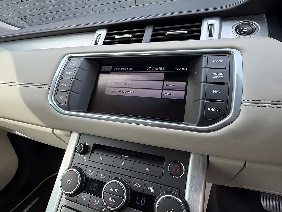 Used 2012 Land Rover Range Rover Evoque Prestige Colima Lime Met. - Interior and Exterior details 18