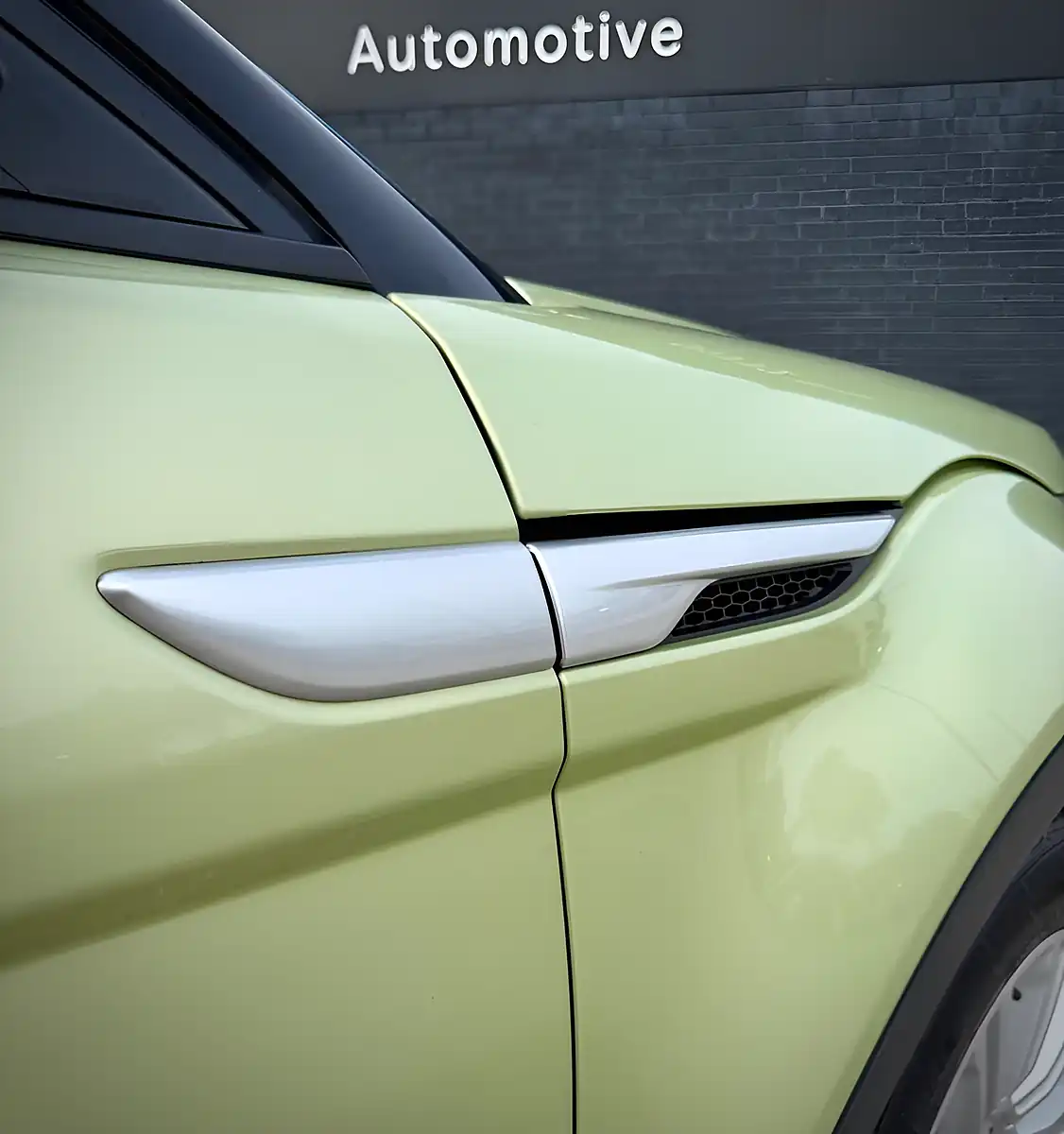 Used 2012 Land Rover Range Rover Evoque Prestige Colima Lime Met. - Interior and Exterior details 7