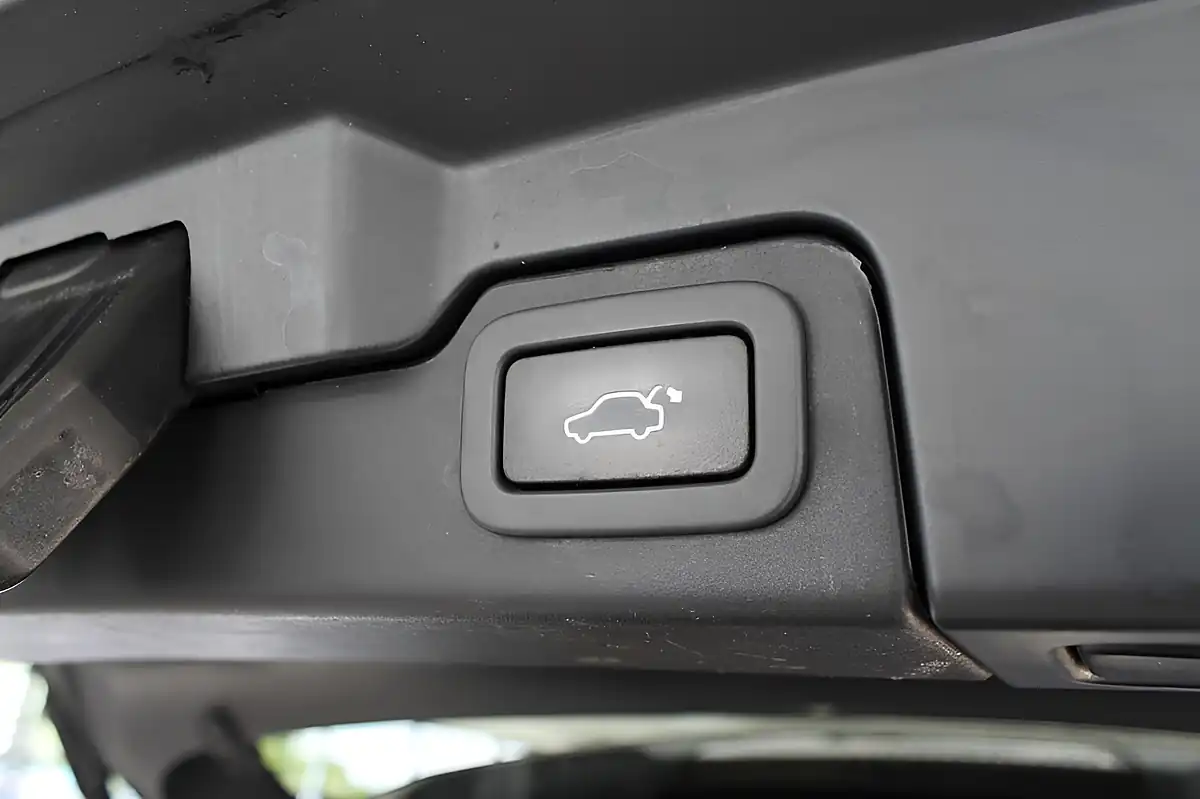 Used 2012 Land Rover Range Rover Evoque Prestige White - Interior and Exterior details 11