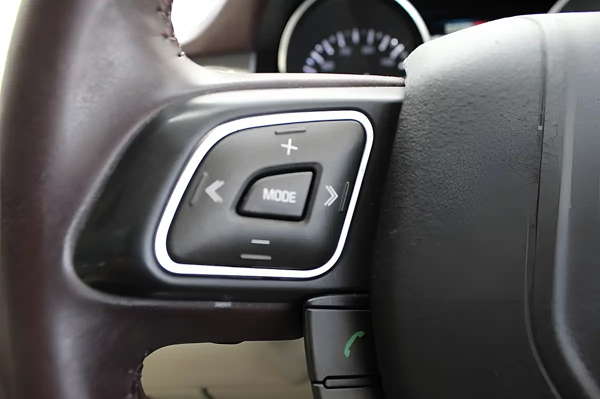 Used 2012 Land Rover Range Rover Evoque Prestige White - Interior and Exterior details 16