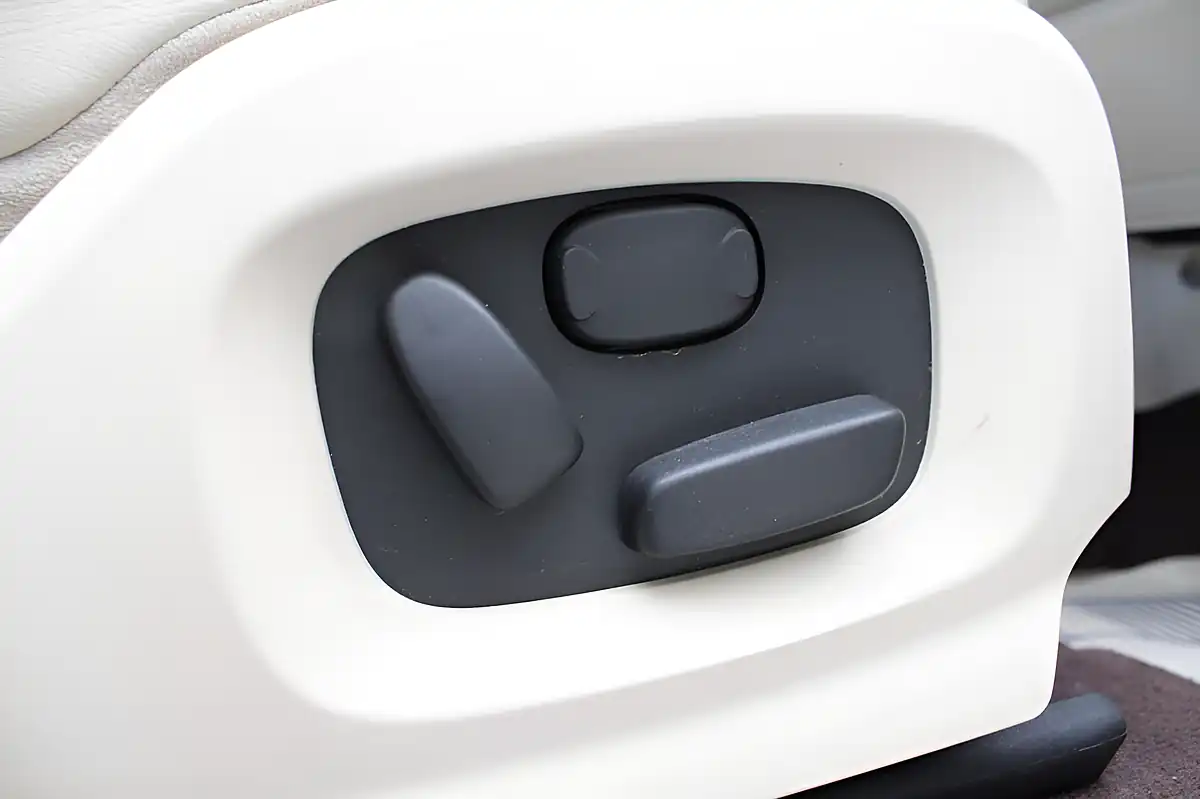 Used 2012 Land Rover Range Rover Evoque Prestige White - Interior and Exterior details 20