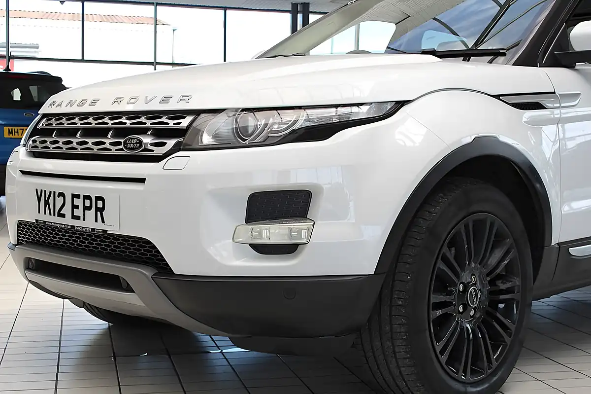 Used 2012 Land Rover Range Rover Evoque Prestige White - Interior and Exterior details 3