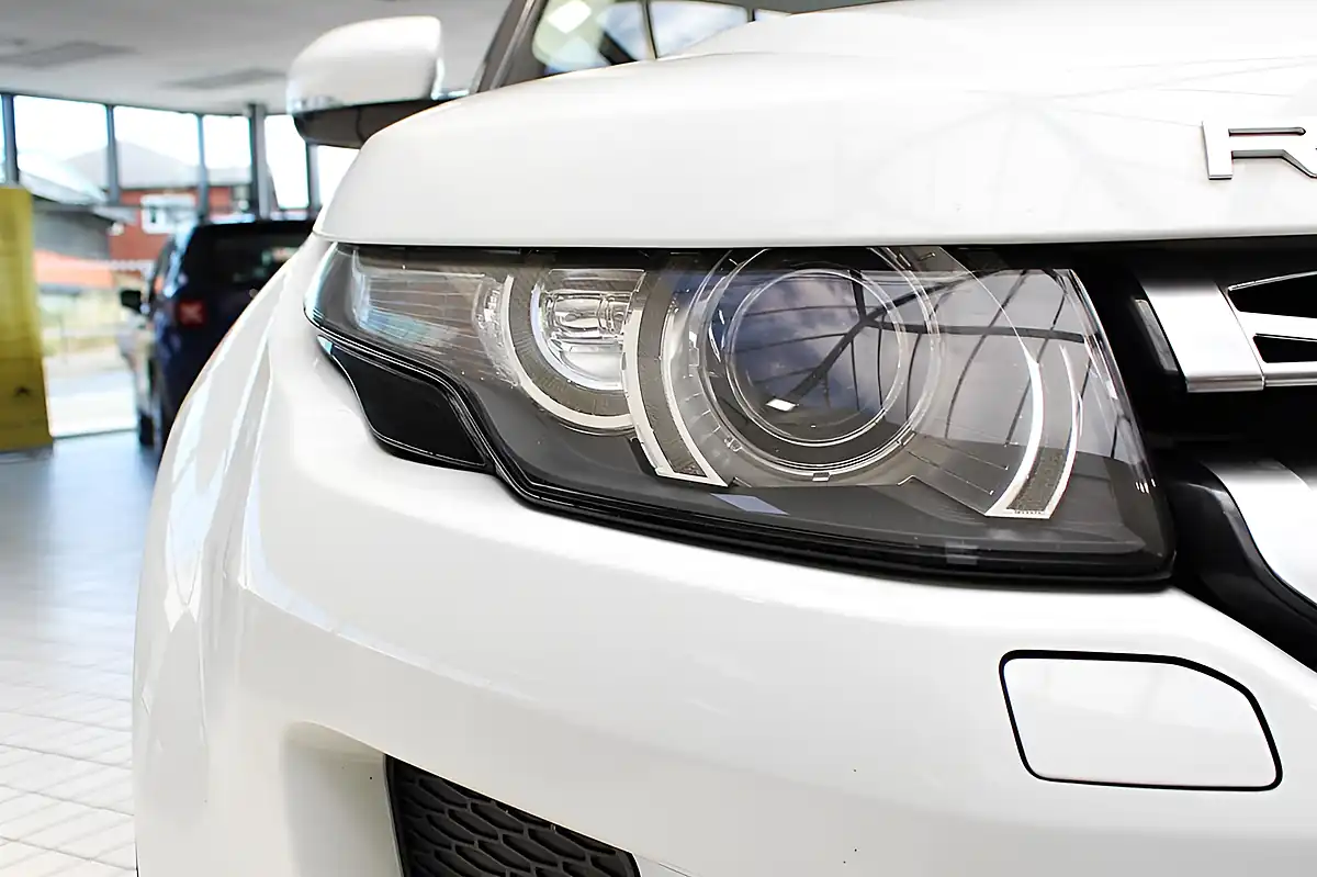 Used 2012 Land Rover Range Rover Evoque Prestige White - Interior and Exterior details 6