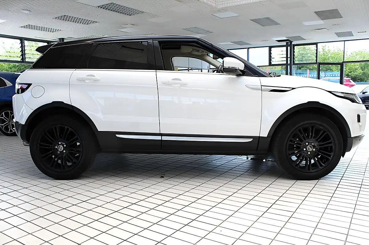 Used 2012 Land Rover Range Rover Evoque Prestige White - Interior and Exterior details 8
