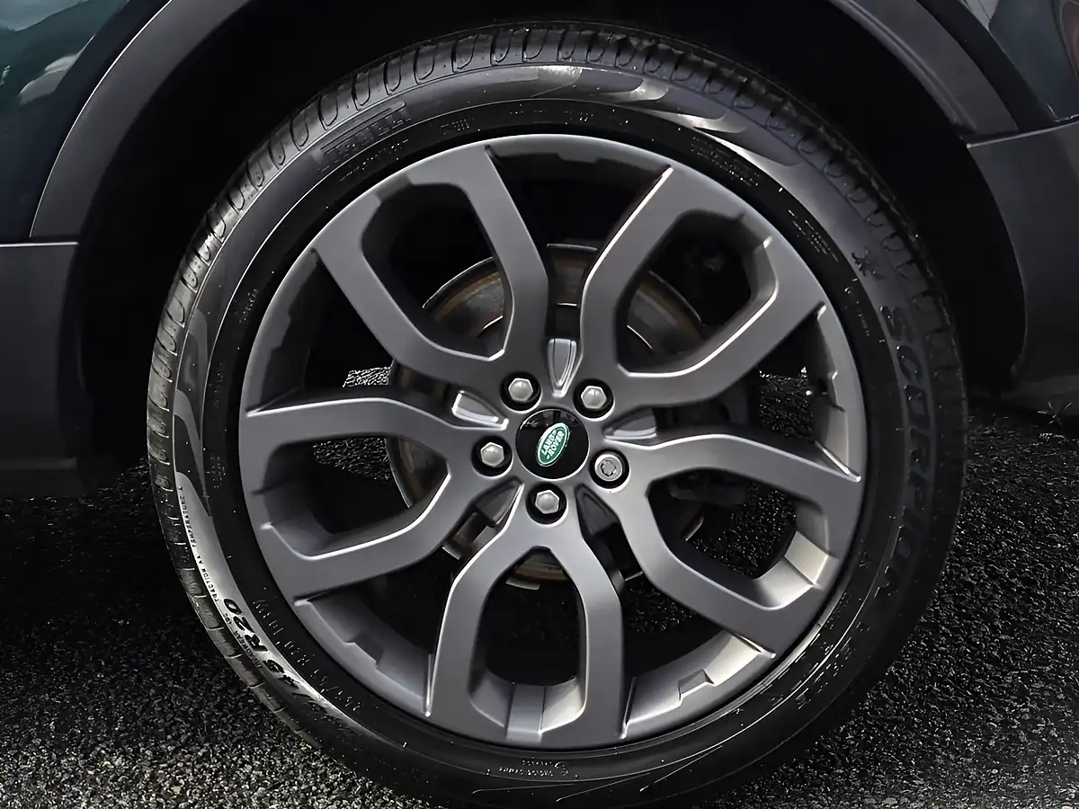 Used 2012 Land Rover Range Rover Evoque Pure Aintree Green - Interior and Exterior details 12