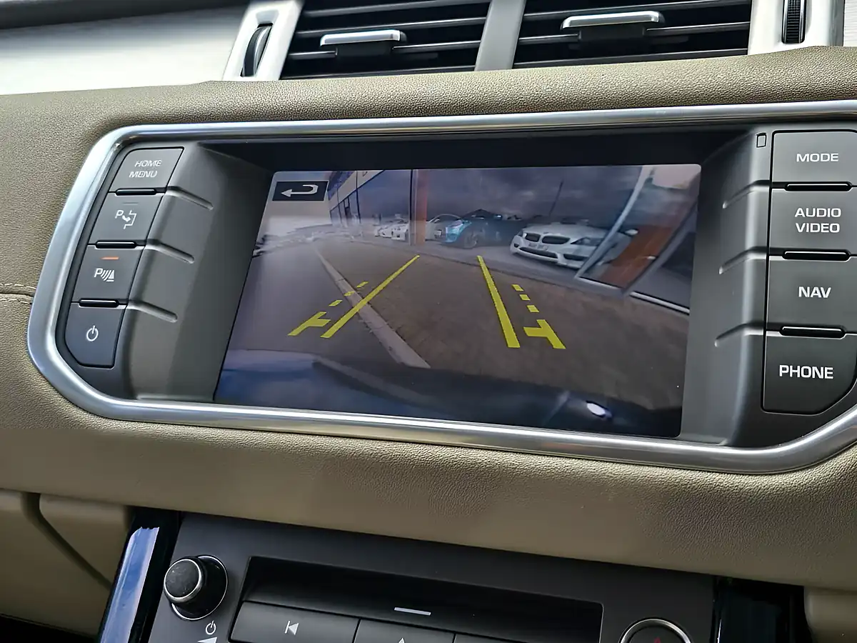 Used 2012 Land Rover Range Rover Evoque Pure Aintree Green - Interior and Exterior details 13