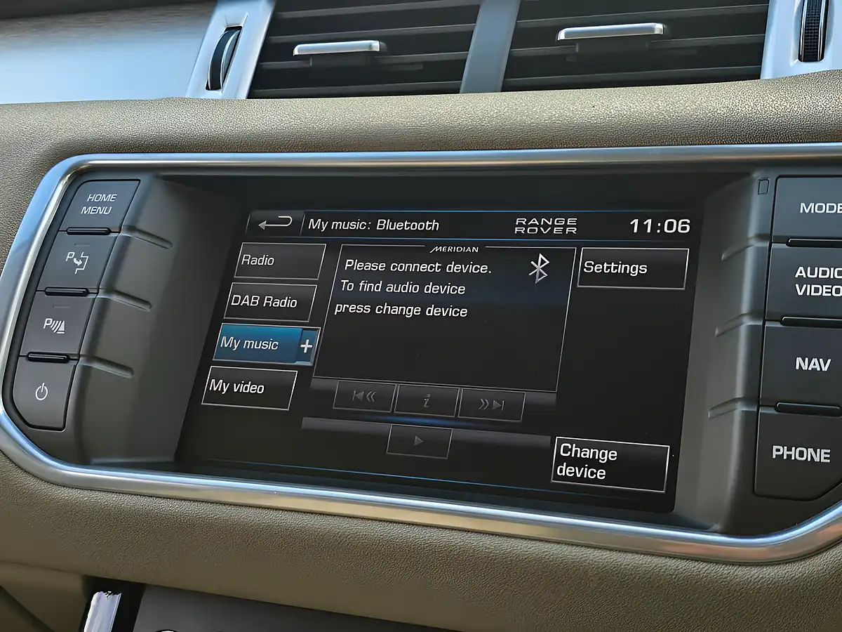Used 2012 Land Rover Range Rover Evoque Pure Aintree Green - Interior and Exterior details 16