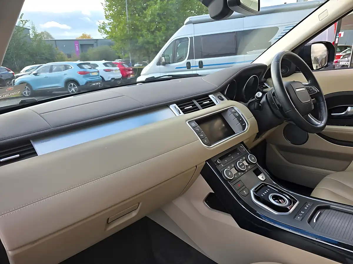 Used 2012 Land Rover Range Rover Evoque Pure Aintree Green - Interior and Exterior details 19