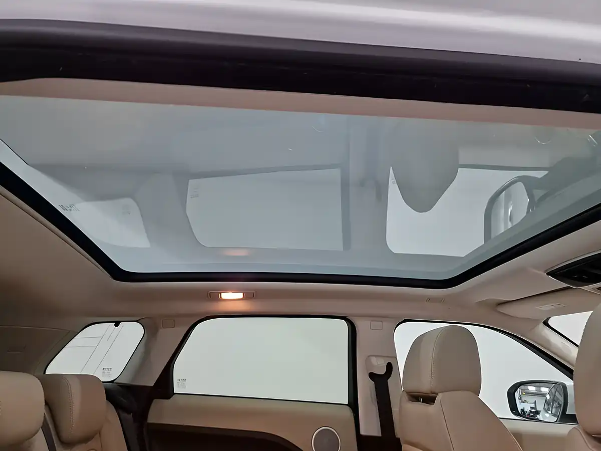 Used 2012 Land Rover Range Rover Evoque Pure White - Interior and Exterior details 15