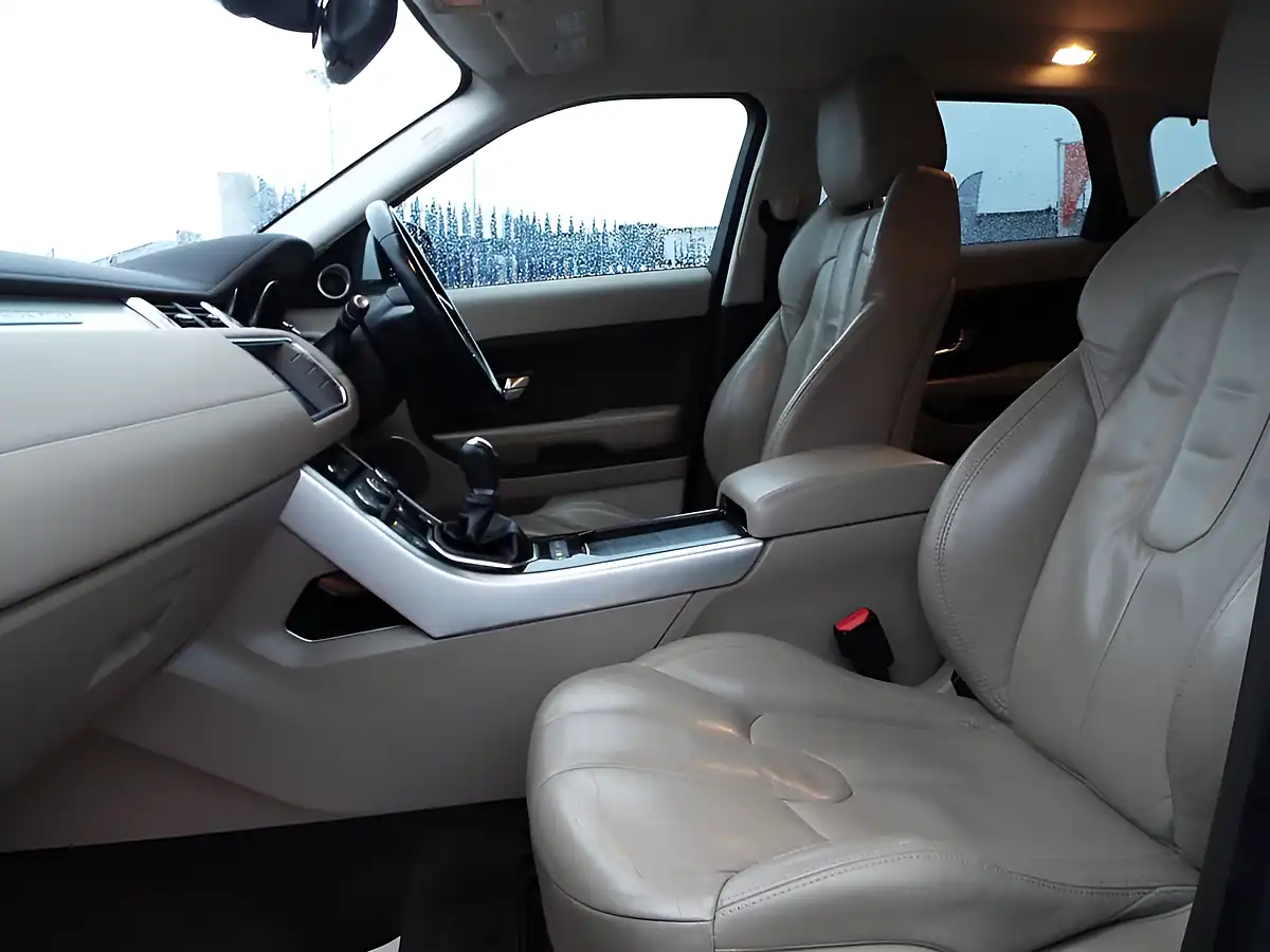 Used 2012 Land Rover Range Rover Evoque Pure White - Interior and Exterior details 12