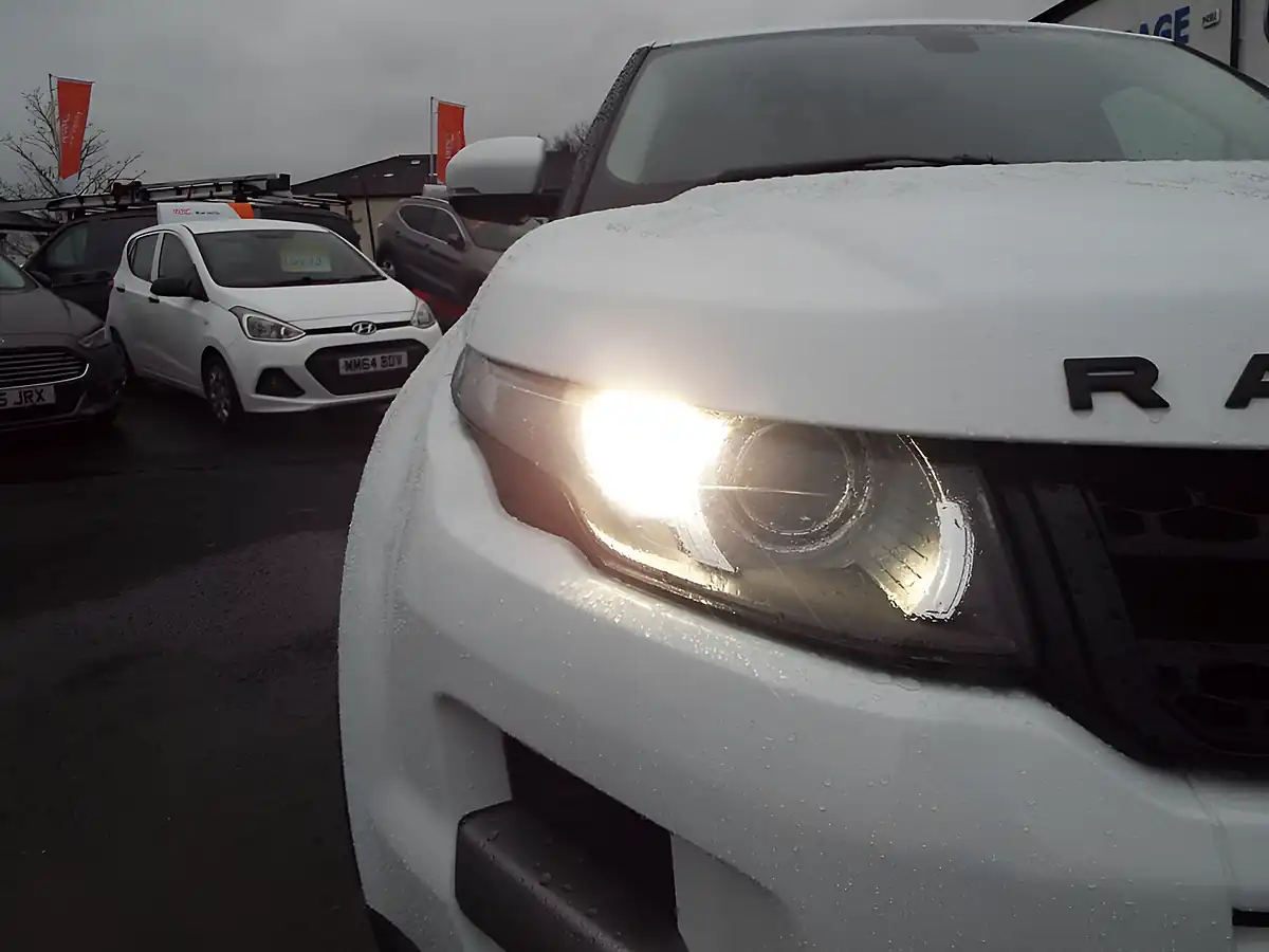 Used 2012 Land Rover Range Rover Evoque Pure White - Interior and Exterior details 14
