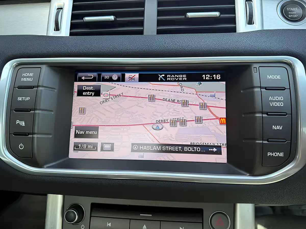 Used 2012 Land Rover Range Rover Evoque Pure White - Interior and Exterior details 10