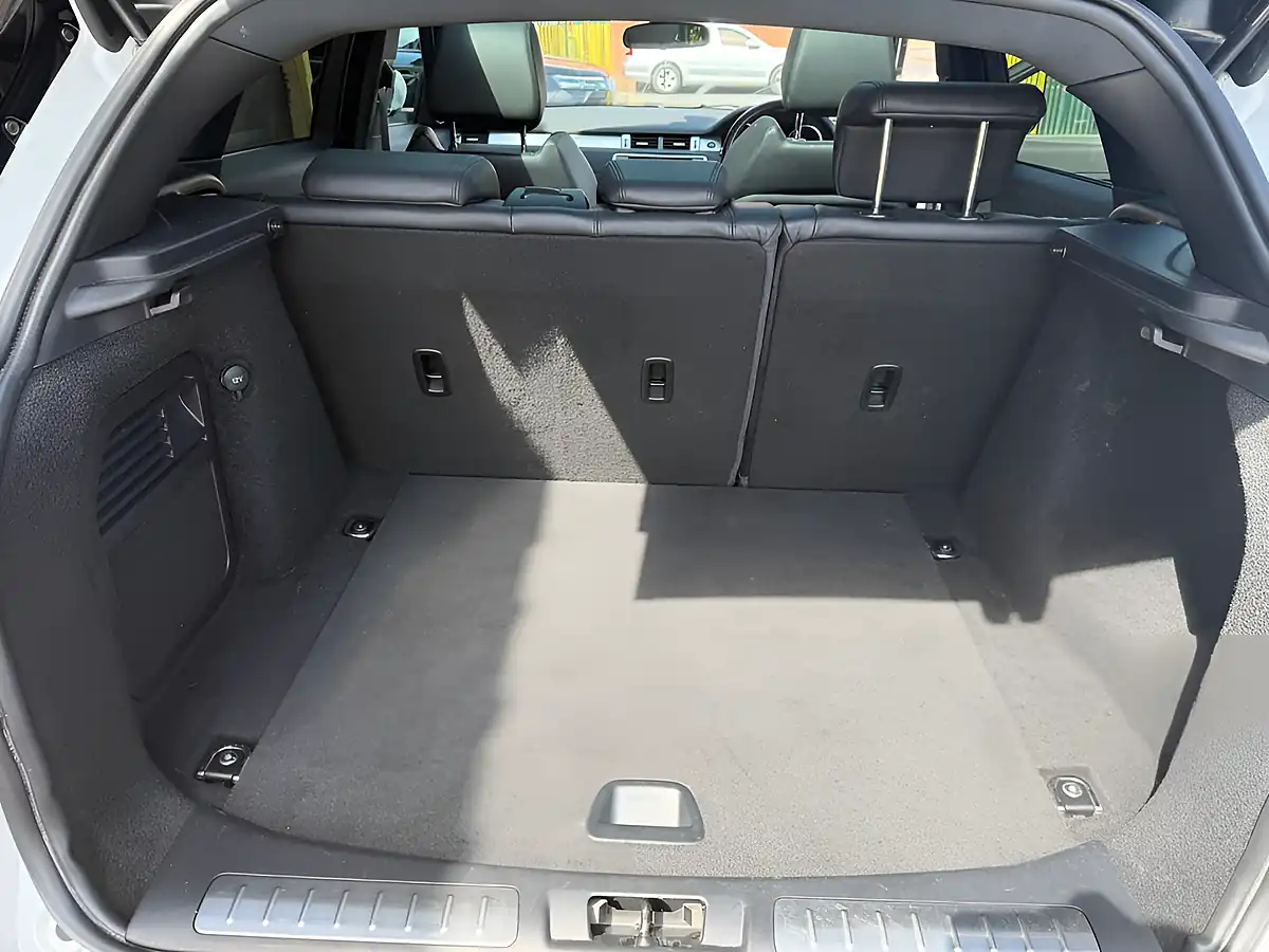 Used 2012 Land Rover Range Rover Evoque Pure White - Interior and Exterior details 17