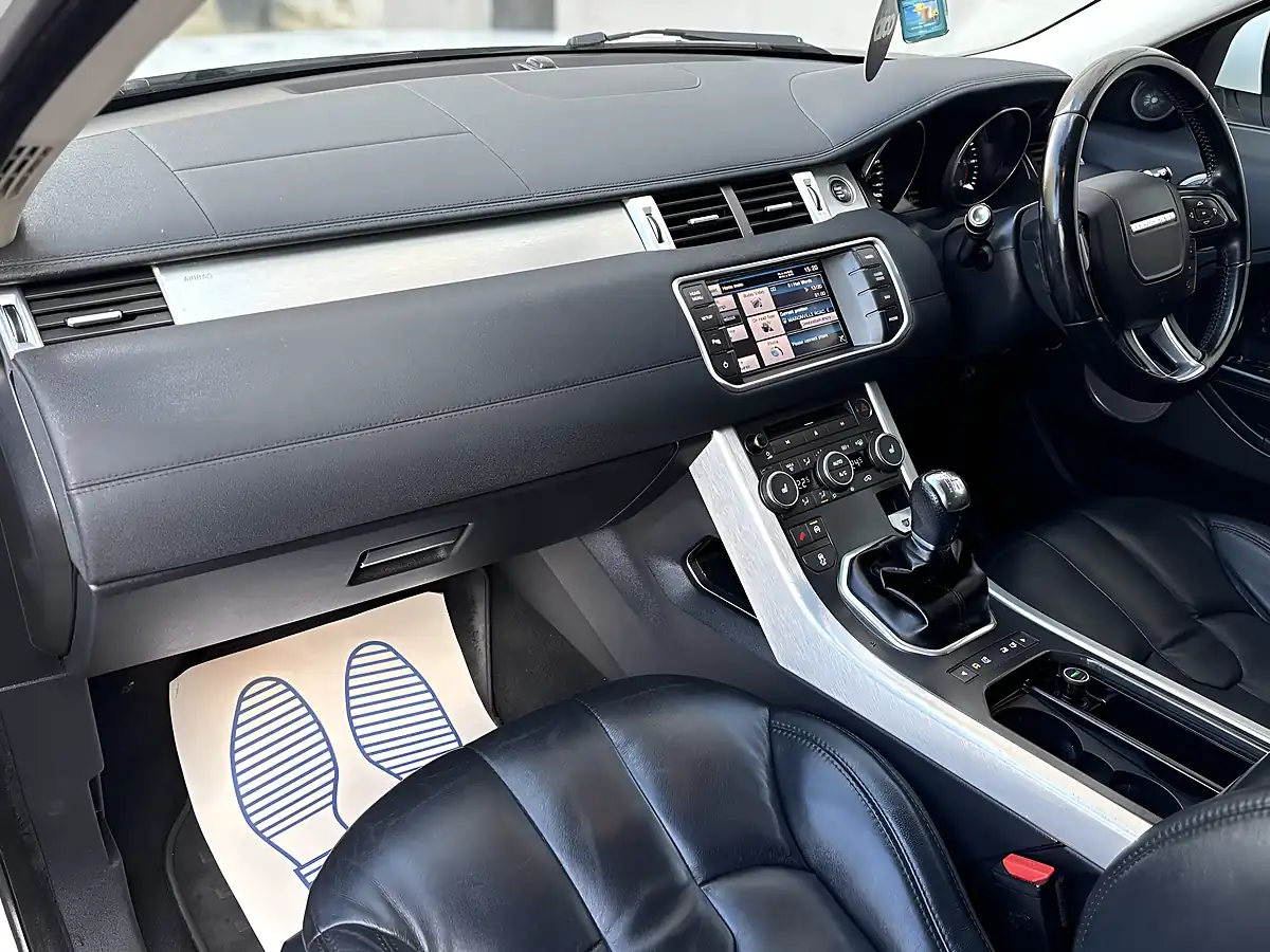 Used 2012 Land Rover Range Rover Evoque Pure White - Interior and Exterior details 13