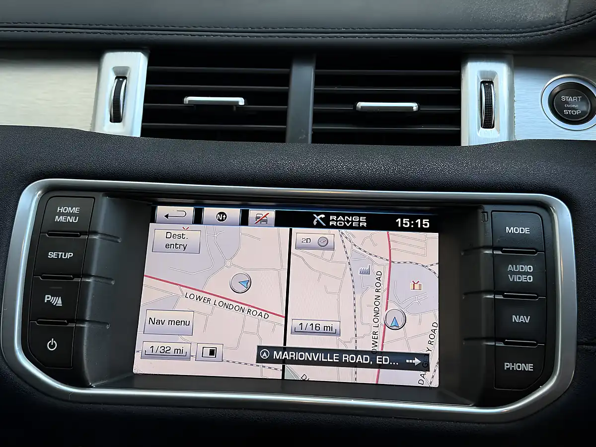 Used 2012 Land Rover Range Rover Evoque Pure White - Interior and Exterior details 16