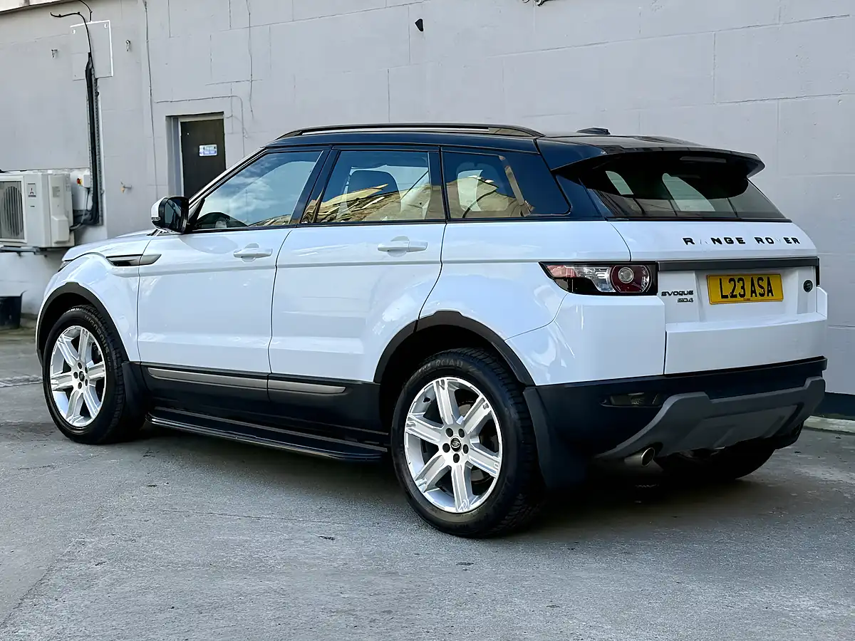 Used 2012 Land Rover Range Rover Evoque Pure White - Interior and Exterior details 3