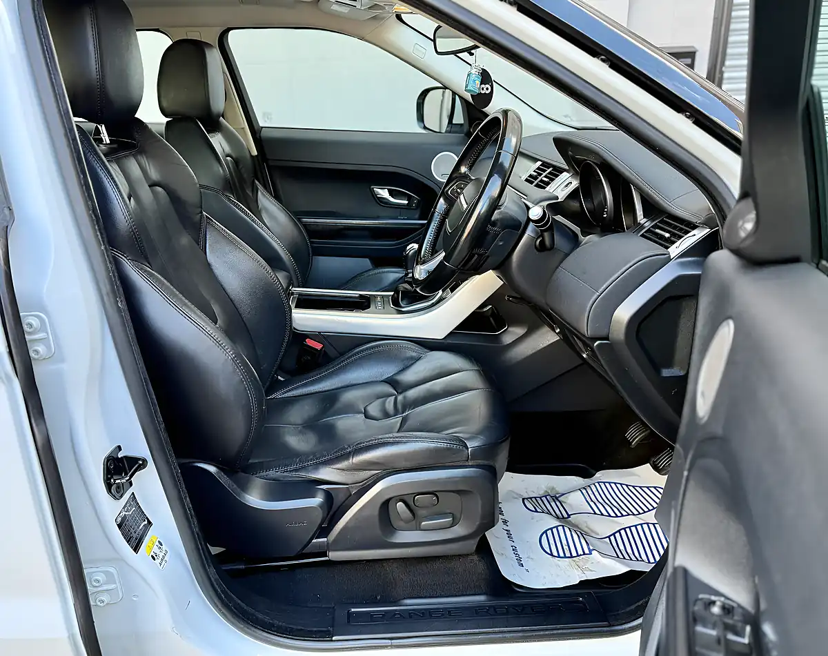 Used 2012 Land Rover Range Rover Evoque Pure White - Interior and Exterior details 9