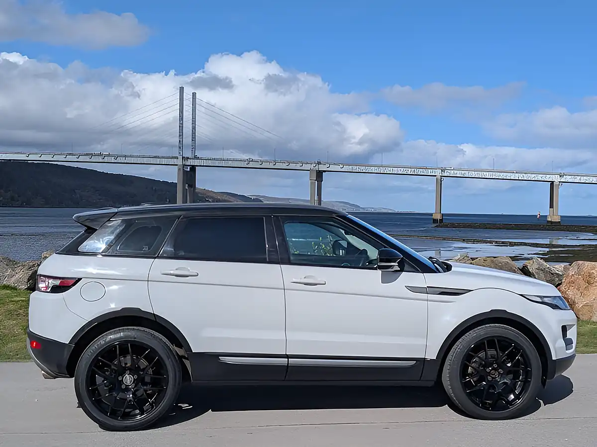 Used 2012 Land Rover Range Rover Evoque Pure White - Interior and Exterior details 4