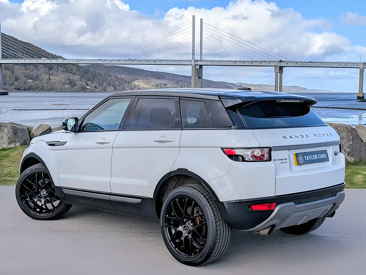 Used 2012 Land Rover Range Rover Evoque Pure White - Interior and Exterior details 7