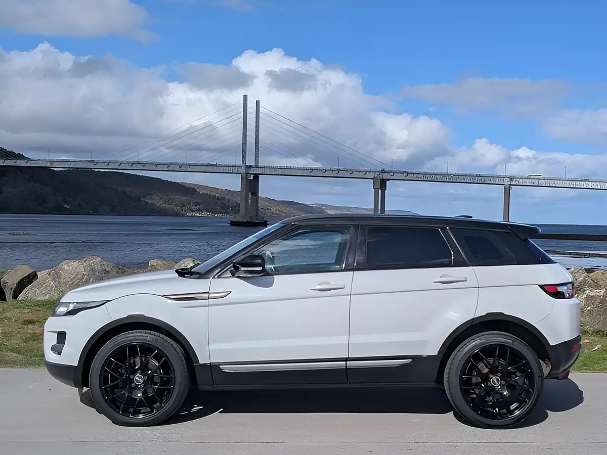 Used 2012 Land Rover Range Rover Evoque Pure White - Interior and Exterior details 8