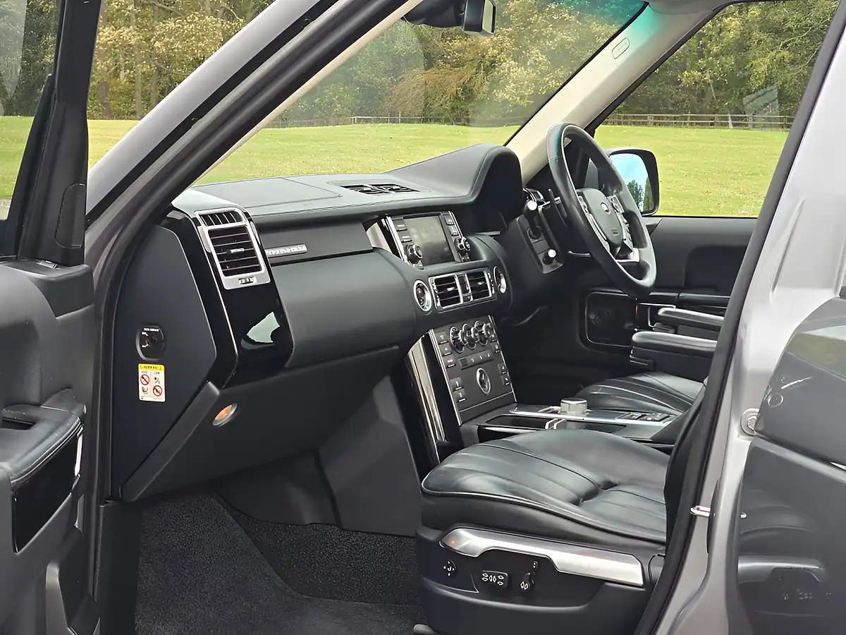 Used 2012 Land Rover Range Rover Vogue Orkney Grey - Interior and Exterior details 9