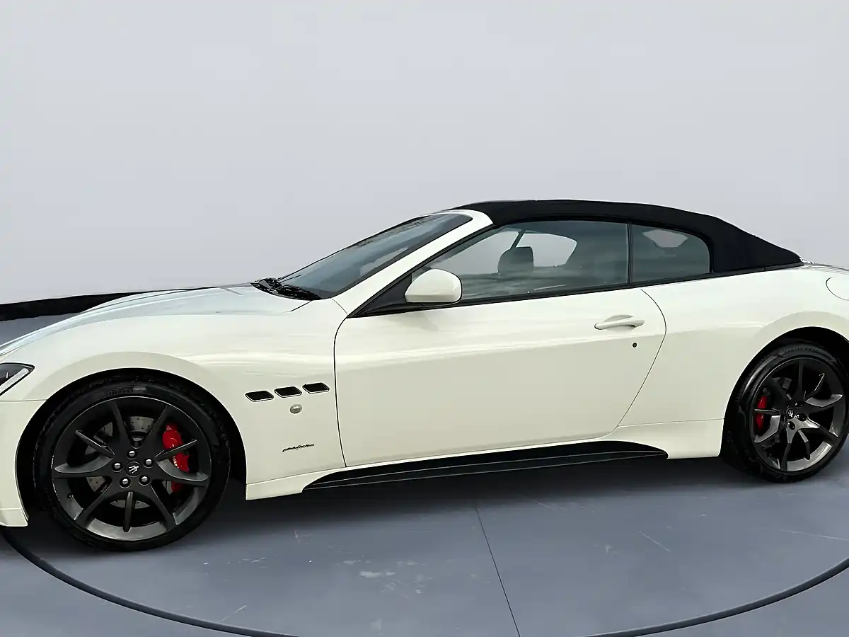 Used 2012 Maserati Grancabrio Mc Sport White - Interior and Exterior details 10