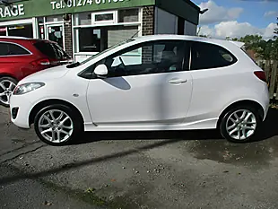 Used 2012 Mazda Mazda2 Tamura White - Interior and Exterior details 3