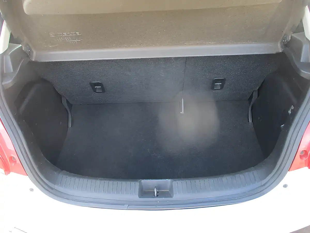 Used 2012 Mazda Mazda2 Tamura White - Interior and Exterior details 6