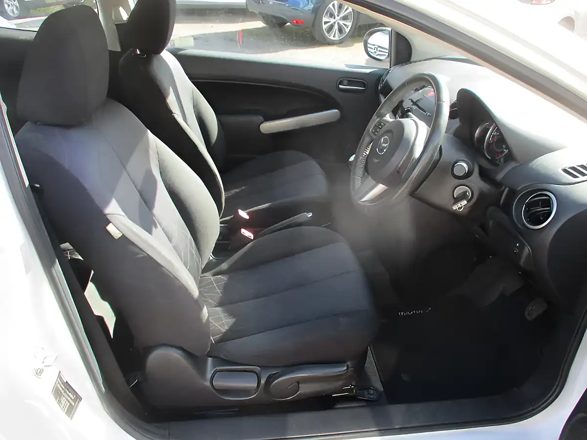 Used 2012 Mazda Mazda2 Tamura White - Interior and Exterior details 7