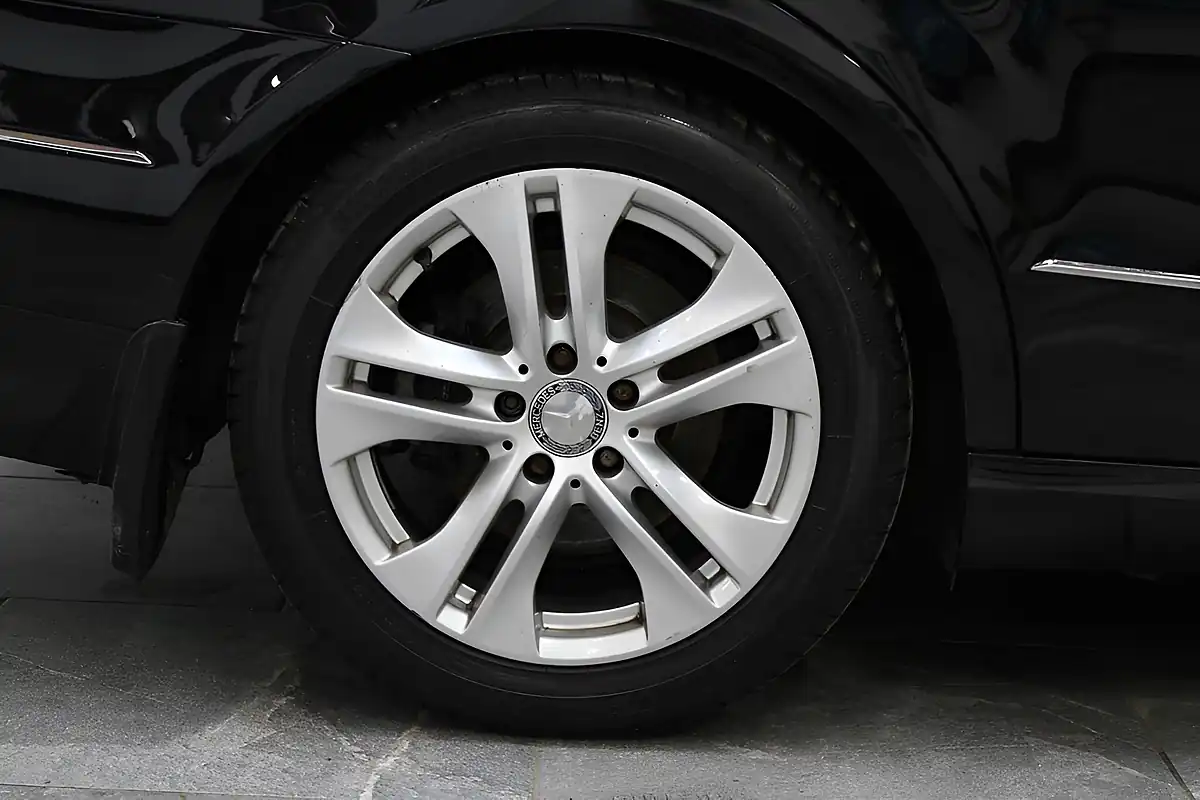 Used 2012 Mercedes-Benz E Class Executive Se Black - Interior and Exterior details 9