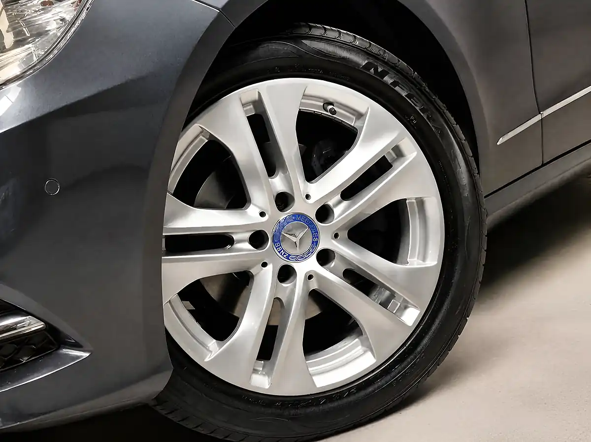Used 2012 Mercedes-Benz E-Class Executive Se Tenorite Grey - Interior and Exterior details 11