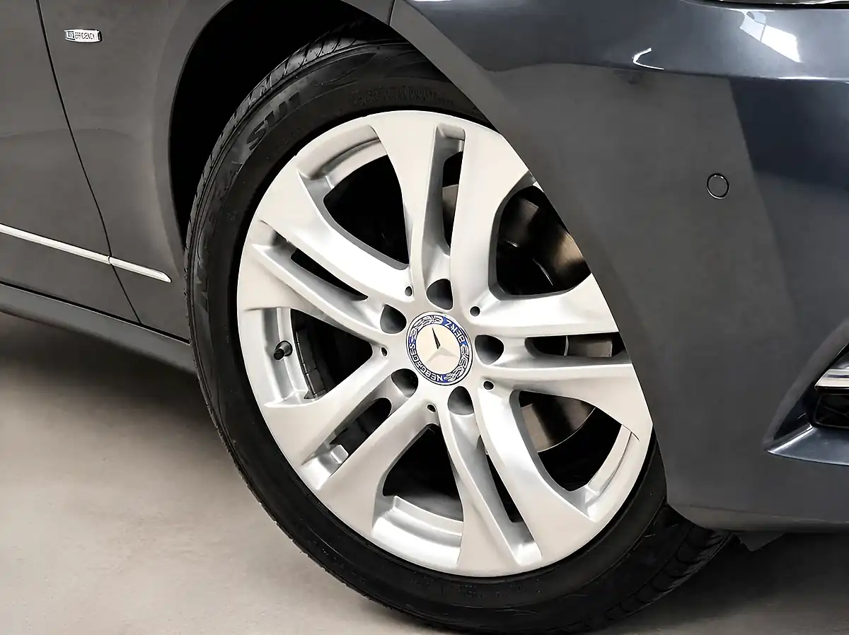 Used 2012 Mercedes-Benz E-Class Executive Se Tenorite Grey - Interior and Exterior details 13