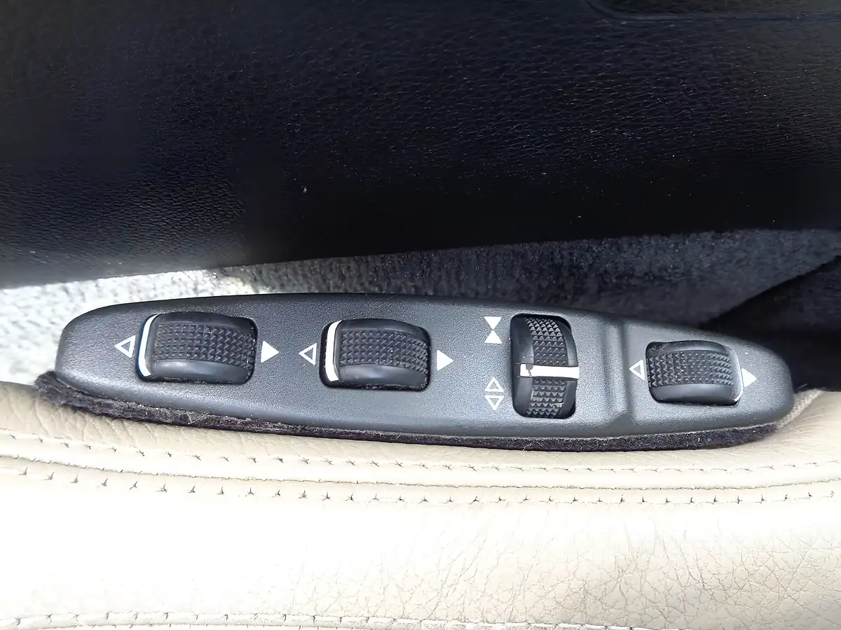Used 2012 Mercedes-Benz E Class Sport Cabriolet Silver - Interior and Exterior details 18