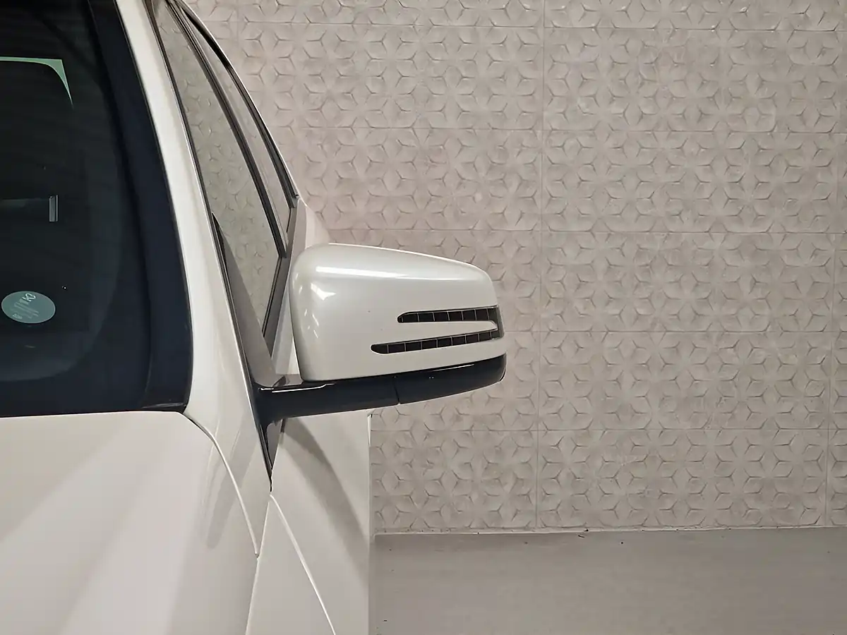 Used 2012 Mercedes-Benz E-Class Sport Designo Diamond White - Interior and Exterior details 8