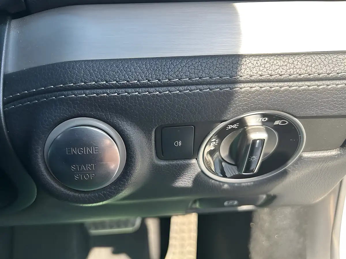 Used 2012 Mercedes-Benz Sl Class Diamond White Pearl - Interior and Exterior details 17