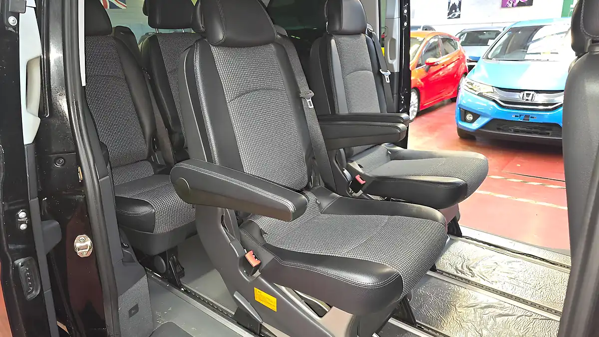 Used 2012 Mercedes-Benz V Class Ulez Free 7 Seater Black - Interior and Exterior details 5