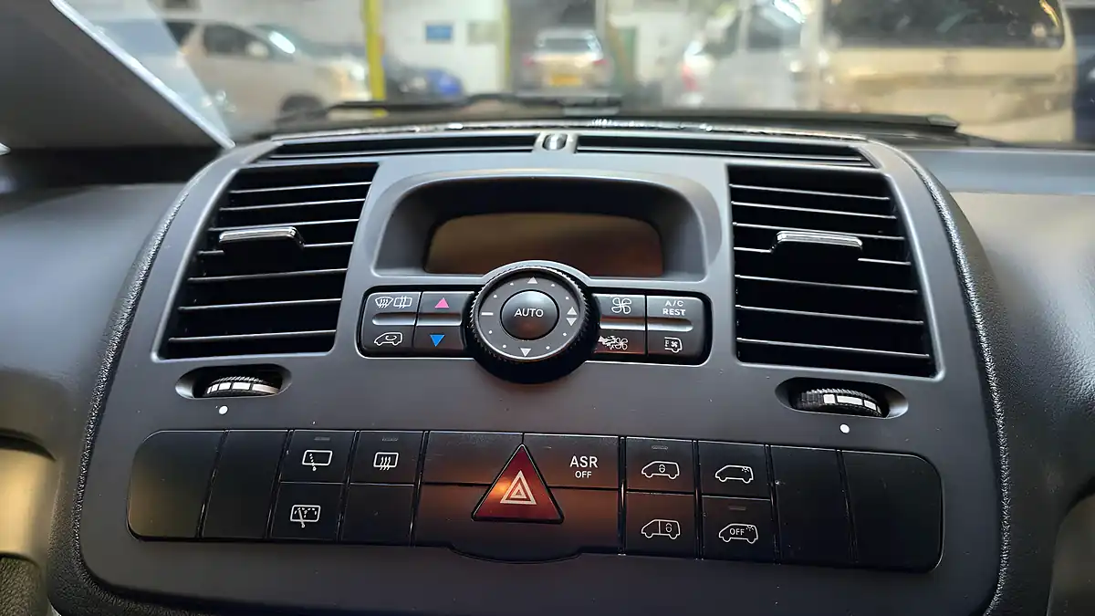Used 2012 Mercedes-Benz V Class Ulez Free 7 Seater Black - Interior and Exterior details 9