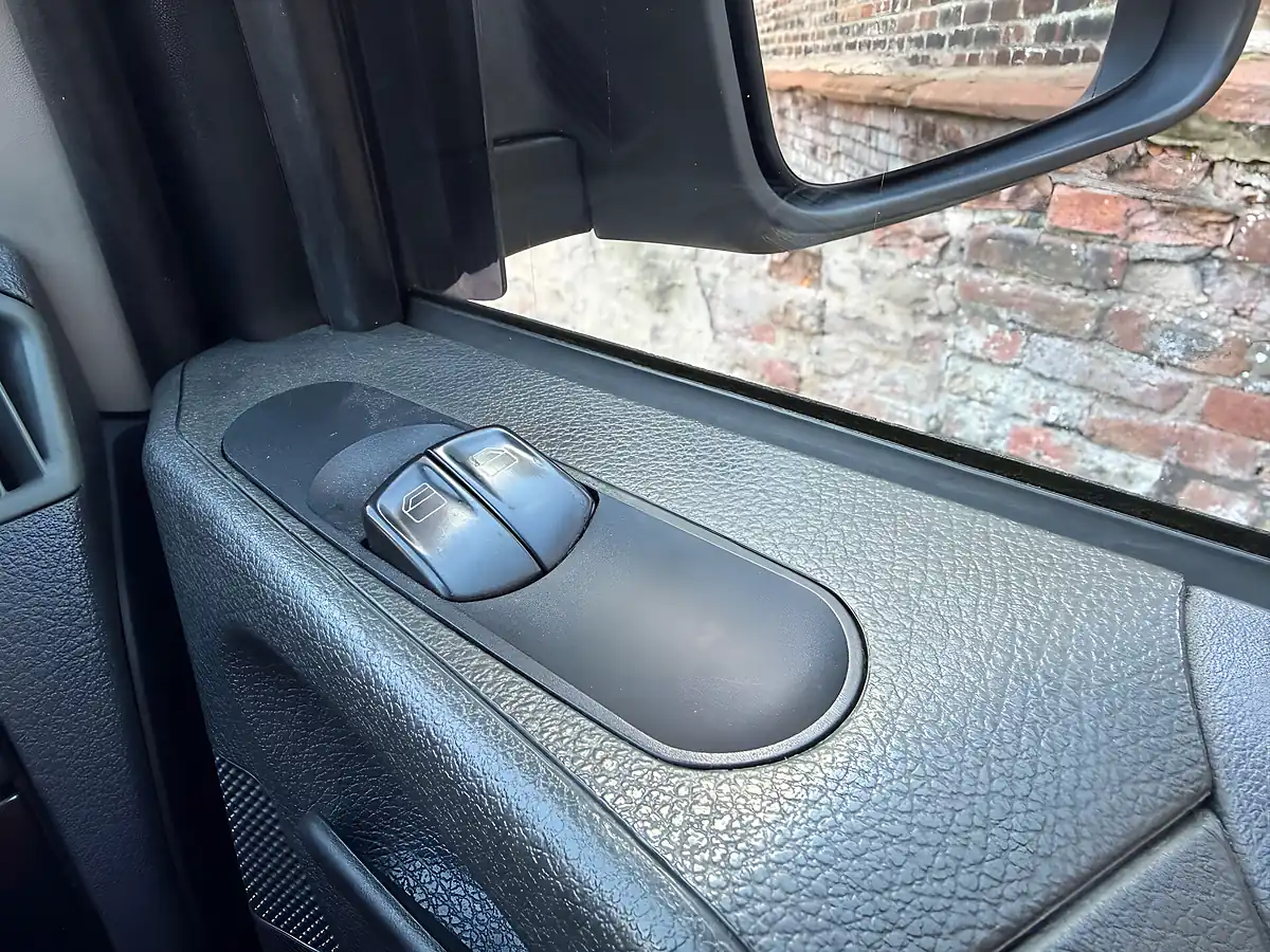 Used 2012 Mercedes-Benz Vito Dualiner Silver - Interior and Exterior details 17
