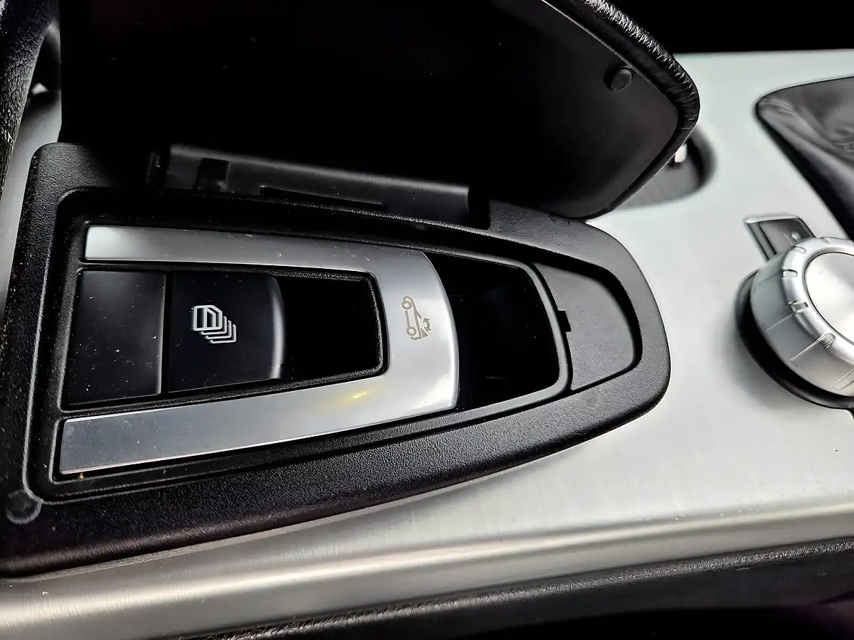 Used 2012 Mercedes Slk AMG Sport Silver - Interior and Exterior details 18