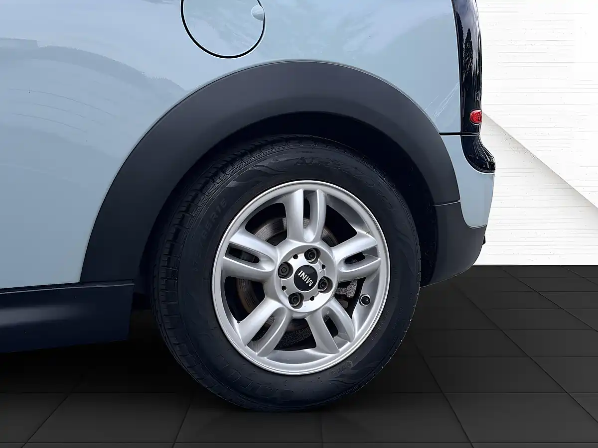 Used 2012 MINI Clubman Cooper Ice Blue - Interior and Exterior details 11