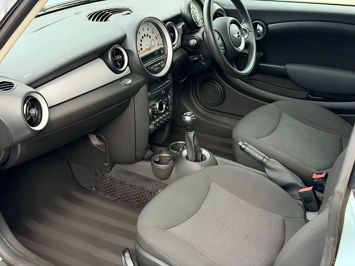 Used 2012 MINI Clubman Cooper Ice Blue - Interior and Exterior details 14