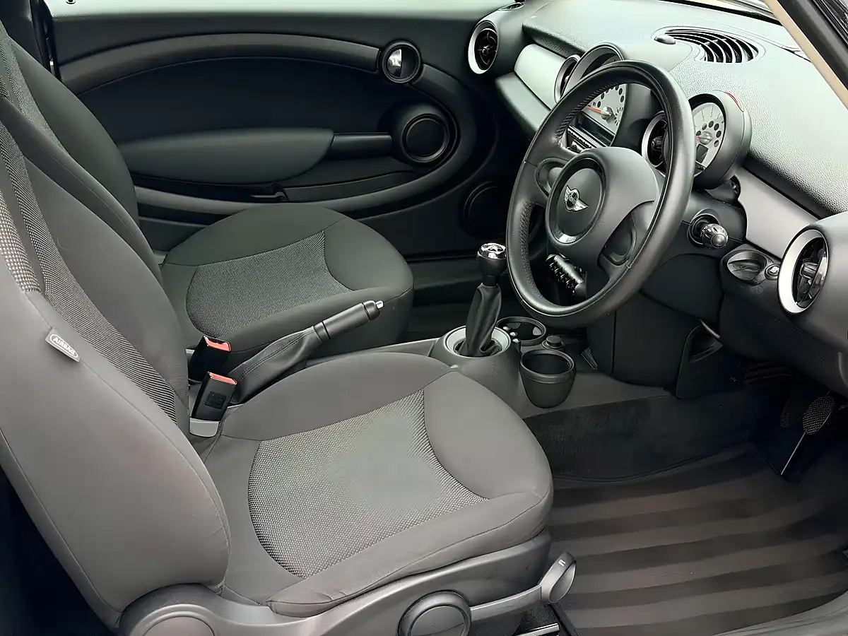 Used 2012 MINI Clubman Cooper Ice Blue - Interior and Exterior details 15