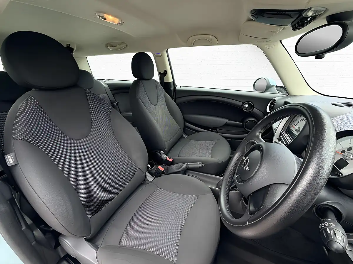 Used 2012 MINI Clubman Cooper Ice Blue - Interior and Exterior details 4