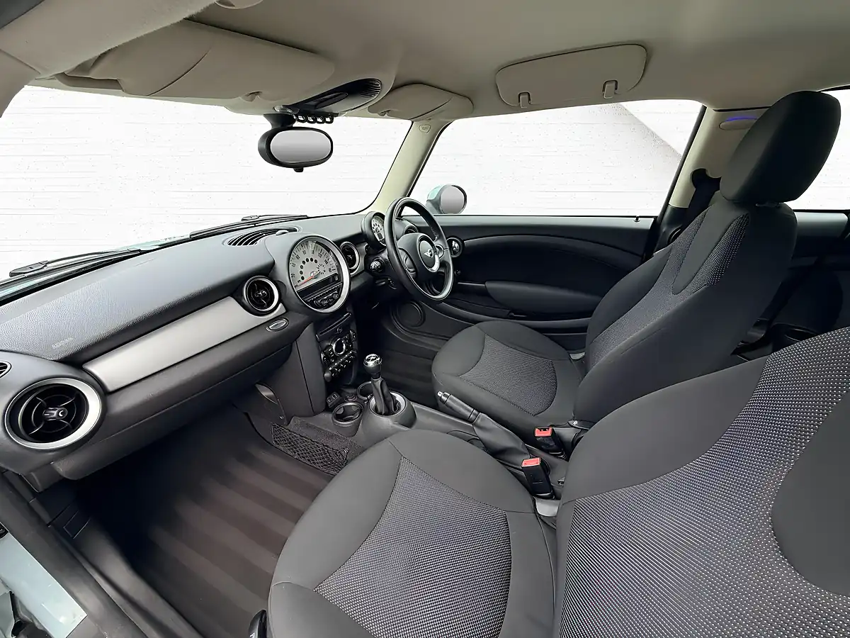 Used 2012 MINI Clubman Cooper Ice Blue - Interior and Exterior details 7