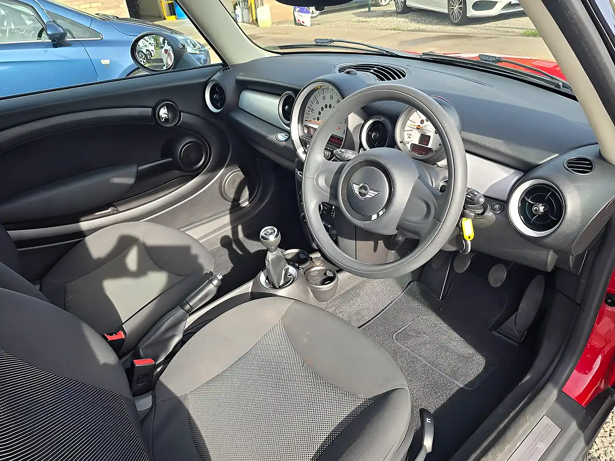 Used 2012 MINI Clubman Cooper Red - Interior and Exterior details 10