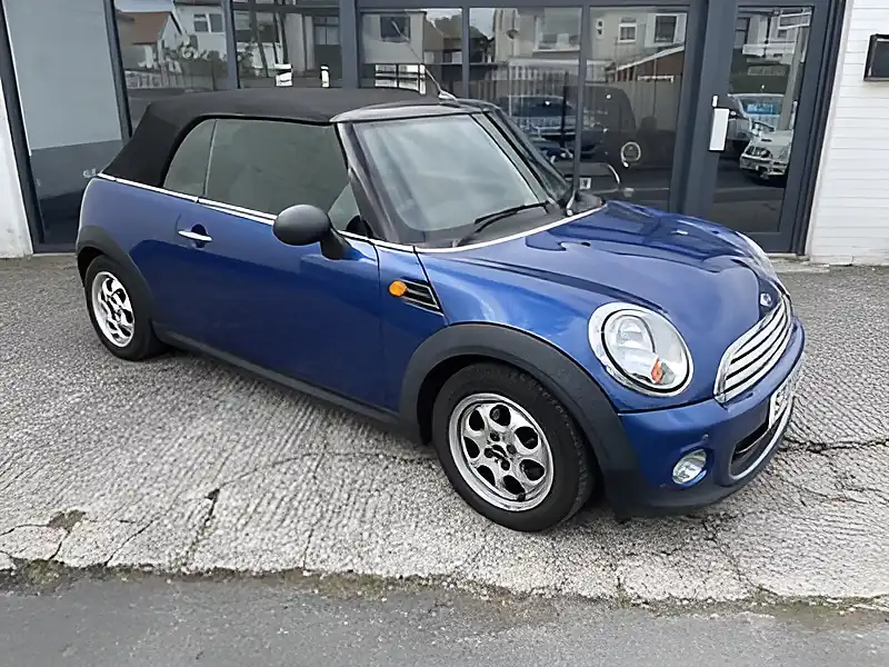 Used 2012 MINI Convertible One (pepper Pack) Lightning Blue Metallic - Interior and Exterior details 17