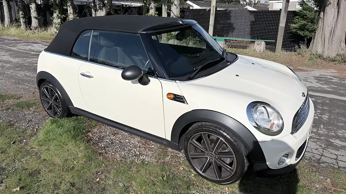 Used 2012 MINI Convertible One White - Interior and Exterior details 19
