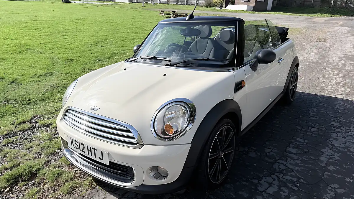 Used 2012 MINI Convertible One White - Interior and Exterior details 3