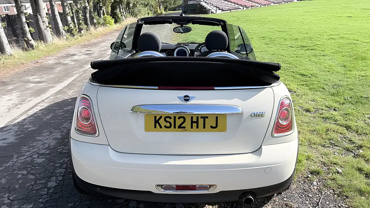 Used 2012 MINI Convertible One White - Interior and Exterior details 4